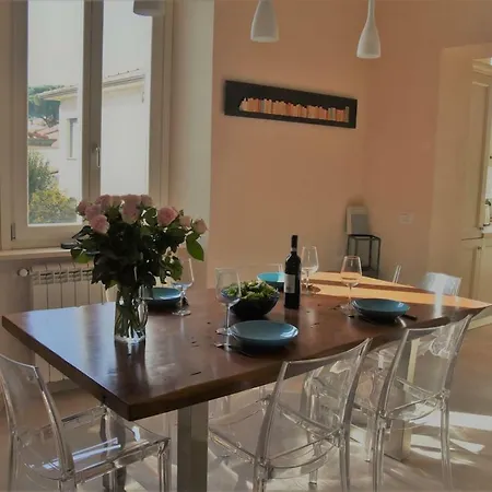 Modern Townhouse In Tuscany By The Sea Лидо-ди-Камайоре